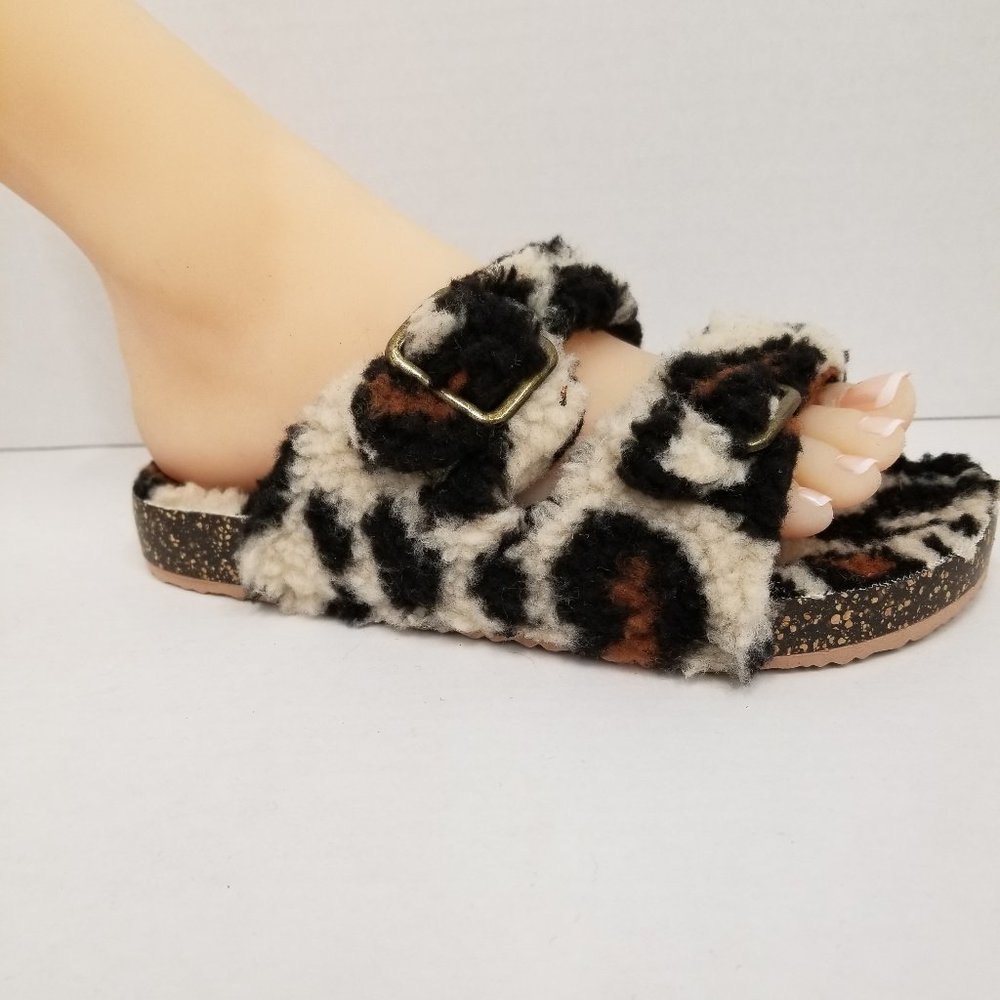 New Secret Treasures Leopard Print Two Band Slippers - Size 11